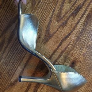 Gold Heels 👠